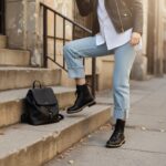 Anfibi neri da donna in pelle con stampa colorata / Anfibi neri da donna in pelle con stampa colorata /