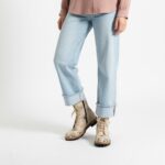 Anfibi beige da donna in pelle con stampa colorata / Anfibi beige da donna in pelle con stampa colorata /