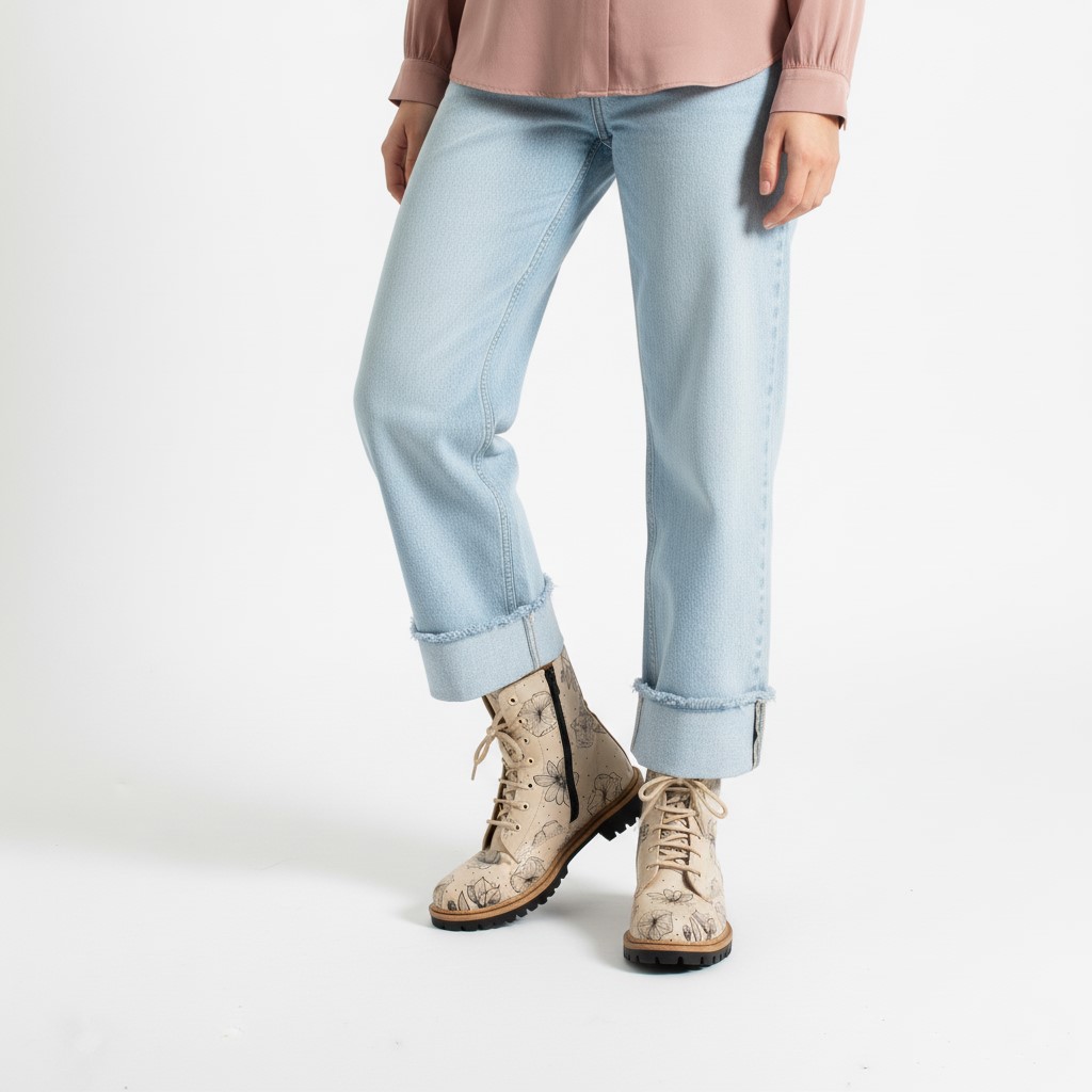 Anfibi beige da donna in pelle con stampa colorata Stivaletti e anfibi donna 12 Anfibi beige da donna in pelle con stampa colorata - immagine 2