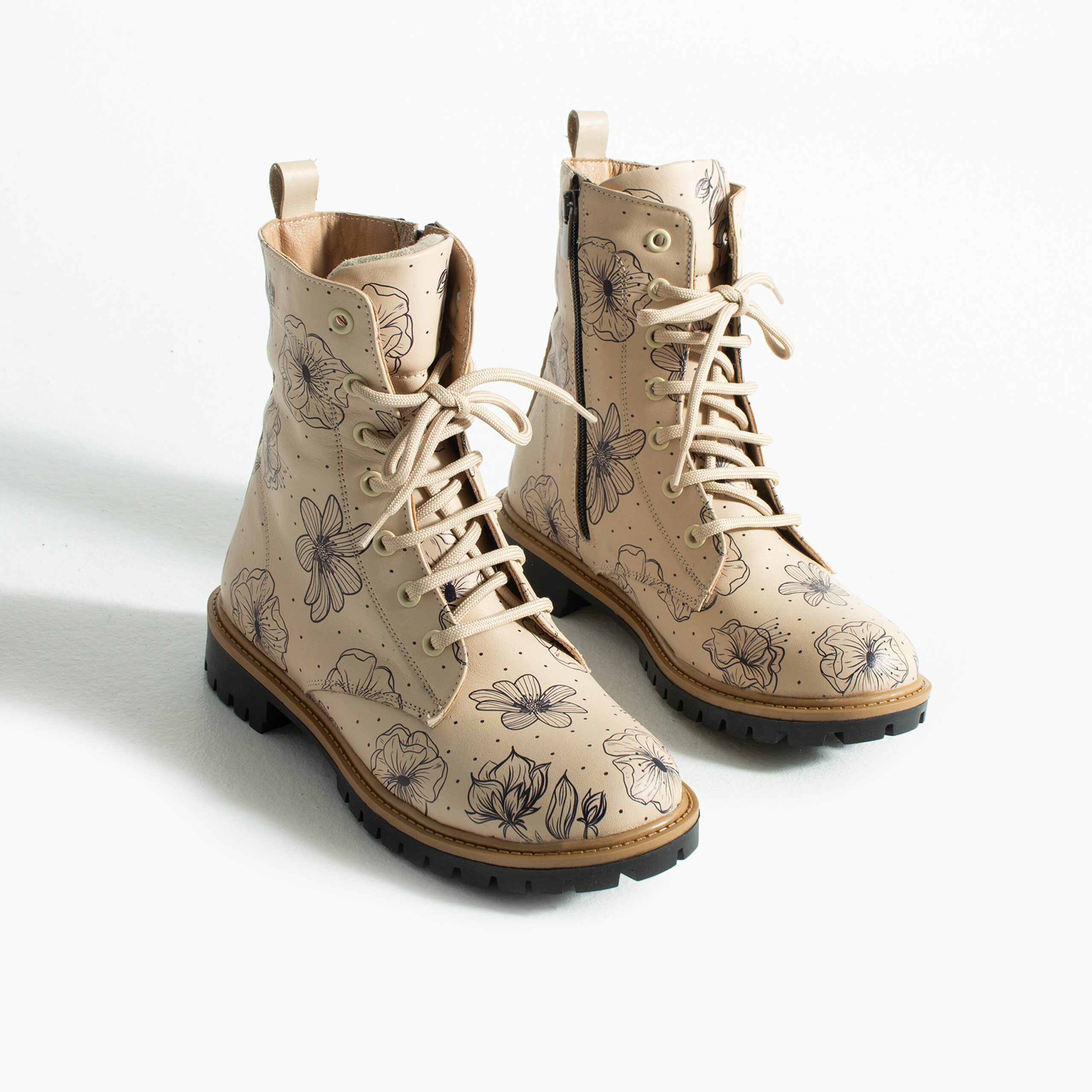 Anfibi beige da donna in pelle con stampa colorata Stivaletti e anfibi donna 18 Anfibi beige da donna in pelle con stampa colorata - immagine 8