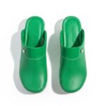 Zoccoli sanitari da donna su piattaforma colore verde /