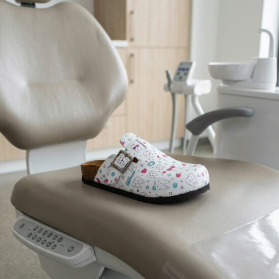 Alternative view of Sabot sanitari da donna bassi per dentista