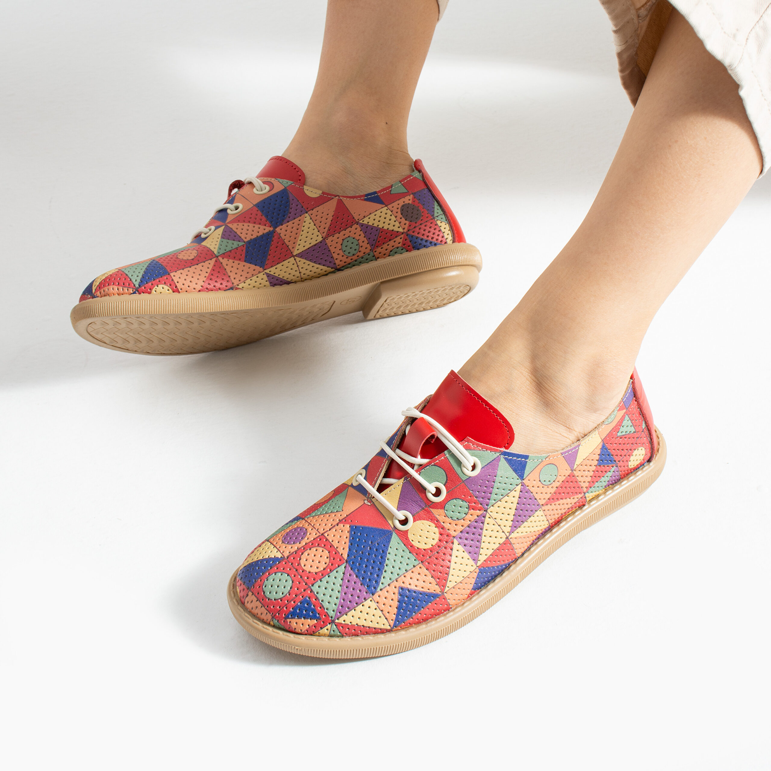 Scarpe comodissime in pelle con stampa colorata e memory foam Scarpe casual da donna 5 TS Memory Lite 10946 Червен Син