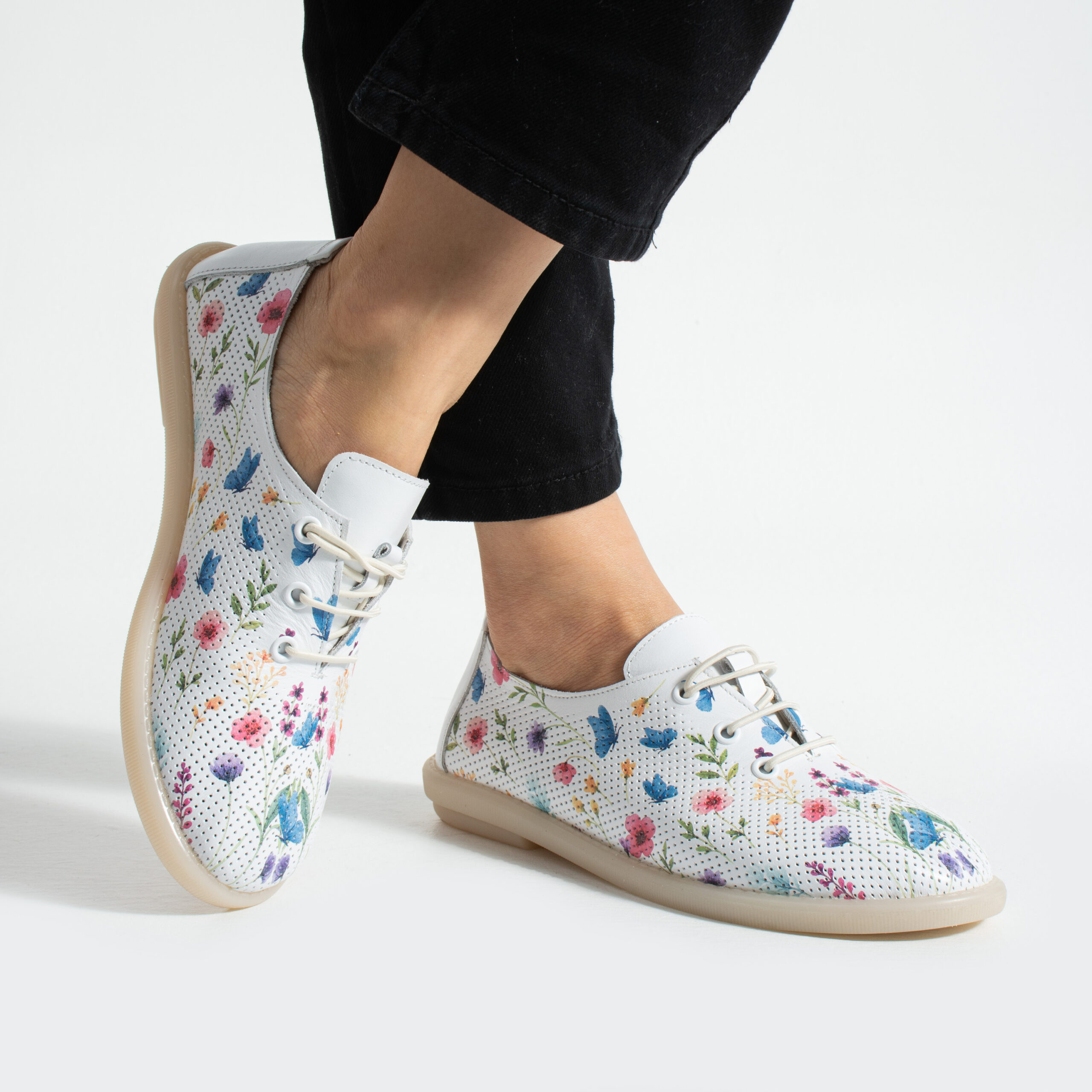 Scarpe comodissime da donna in pelle con memory foam – motivo floreale Scarpe casual da donna 3 Donna Дамски обувки с мемори пяна от естествена кожа с флорален принт от Естествена кожа