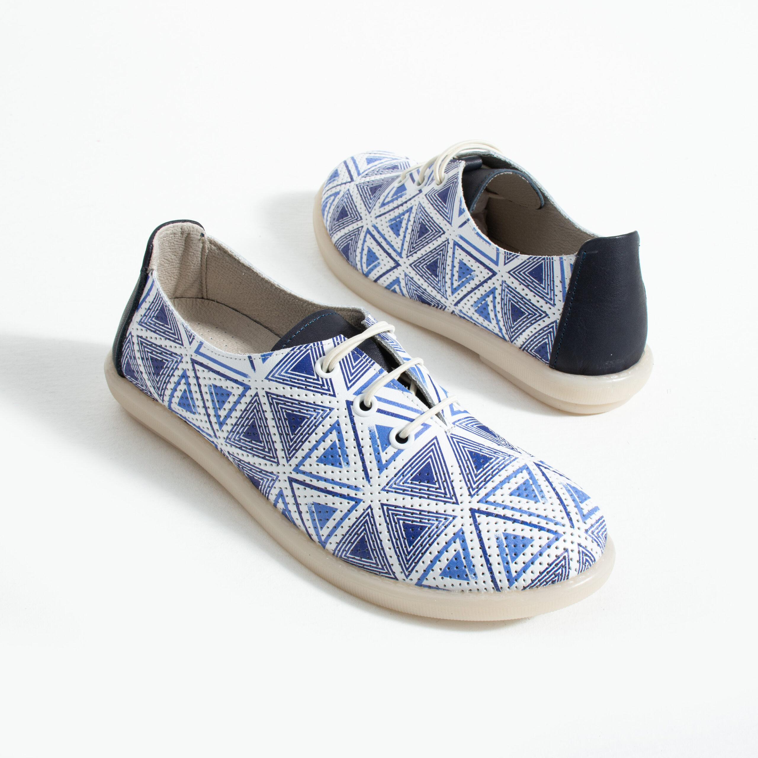 Scarpe comodissime in pelle da donna con memory foam – bianco e blu Scarpe casual da donna 6 Scarpe comodissime in pelle da donna con memory foam – bianco e blu - vista laterale