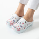 Zoccoli sanitari da donna in pelle con suola ammortizzata – fantasia Doctor Zoccoli da lavoro donna sabo-airmax-1 6 Zoccoli sanitari da donna in pelle con suola ammortizzata - fantasia Pulse