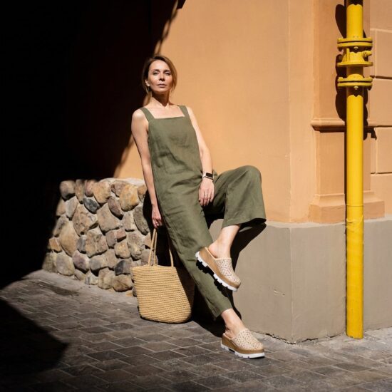 Zoccoli chiusi beige da donna in pelle - Бежов