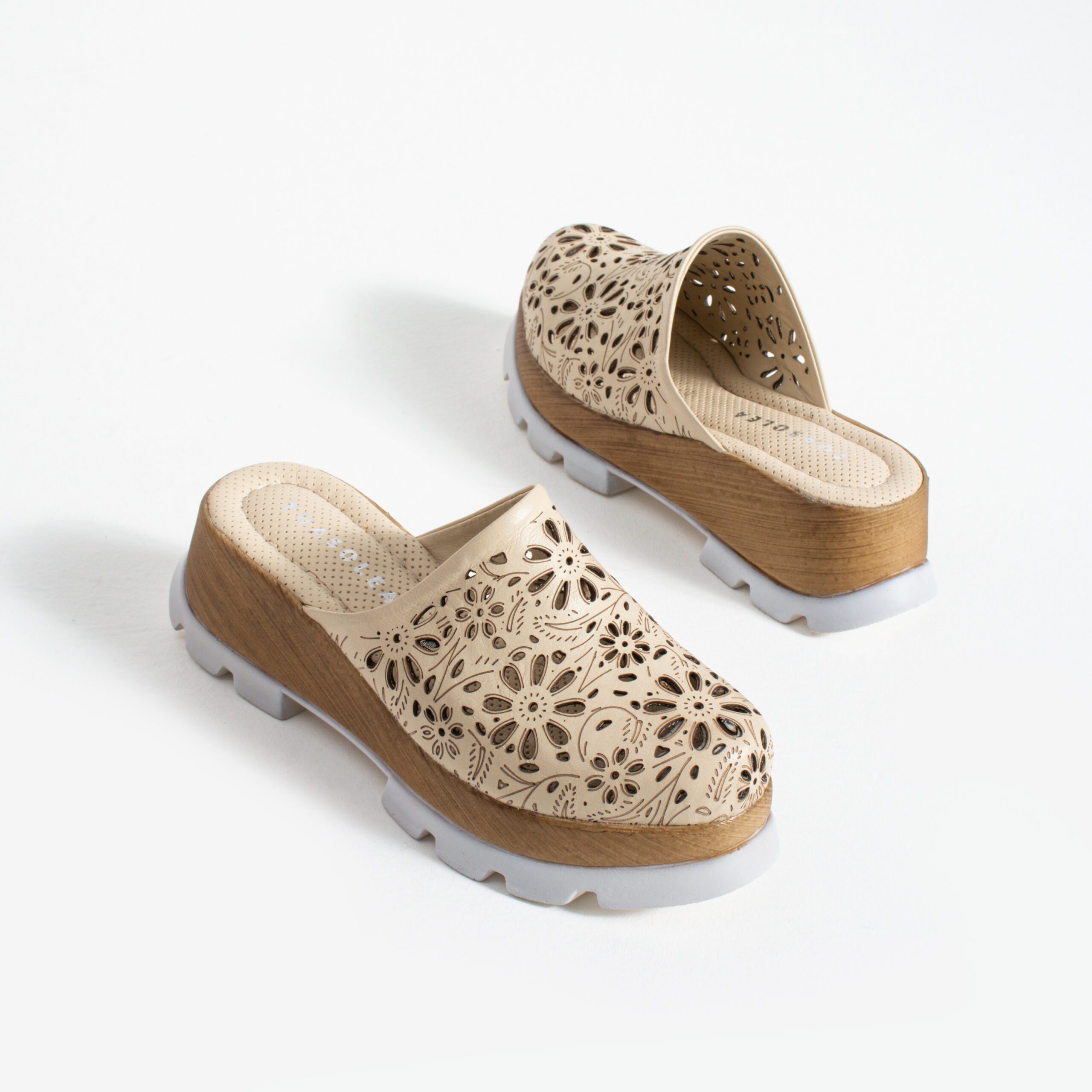 Zoccoli chiusi beige da donna in pelle Sabot da donna 6 Zoccoli chiusi beige da donna in pelle - vista laterale
