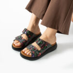 Sandali da donna in pelle con plantare estraibile e strappo Sandali e ciabatte da donna 6 Ciabatte in pelle da donna con plantare estraibile