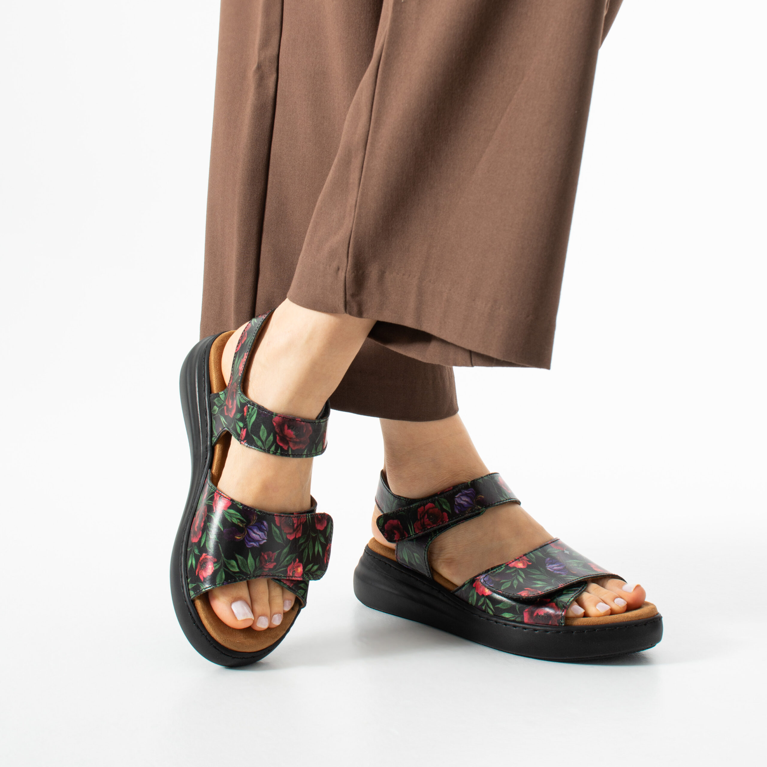 Sandali da donna in pelle con plantare estraibile e strappo Sandali e ciabatte da donna 3 Donna Marea Romance от Естествена кожа