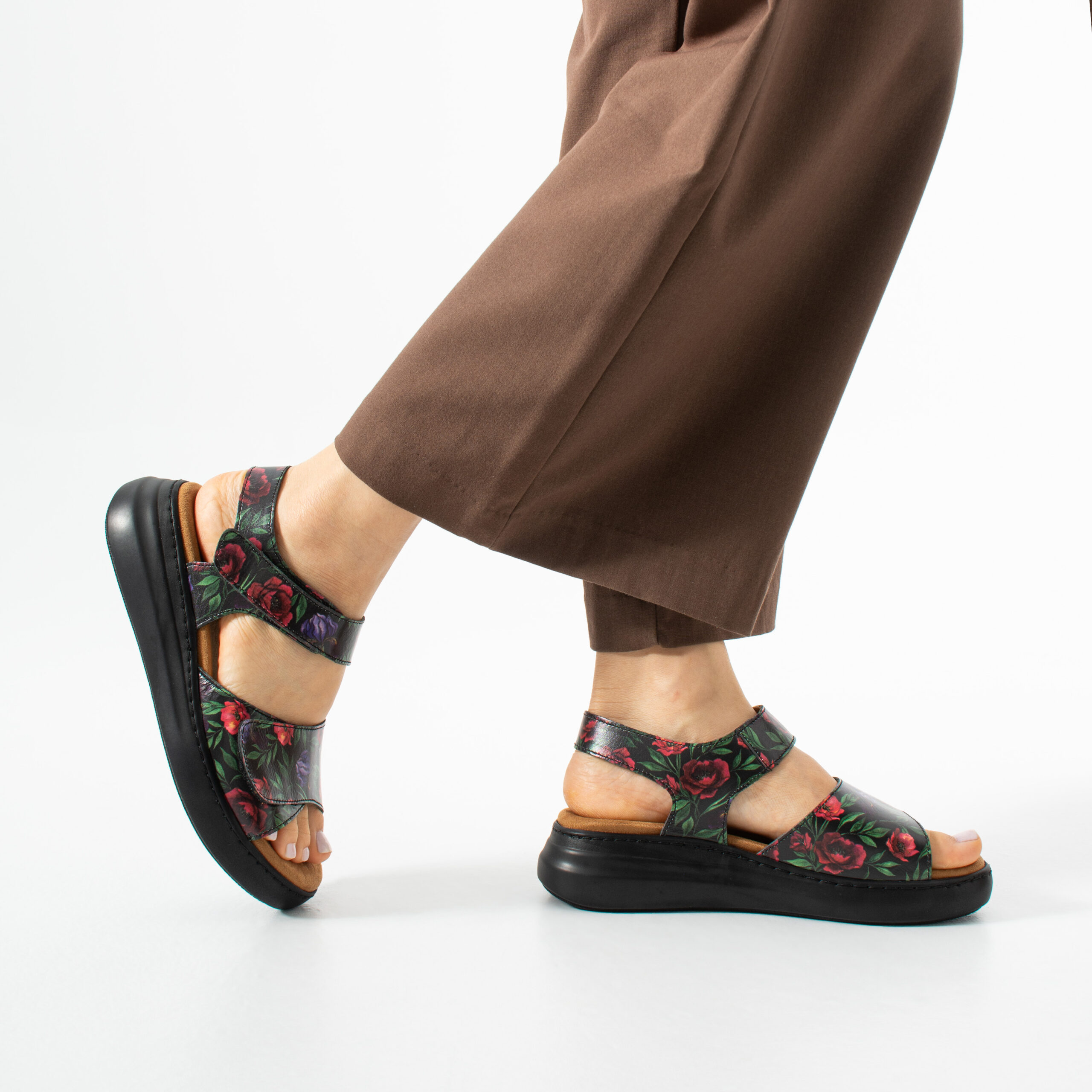Sandali da donna in pelle con plantare estraibile e strappo Sandali e ciabatte da donna 4 Sandali da donna in pelle con plantare estraibile e strappo - Естествена кожа