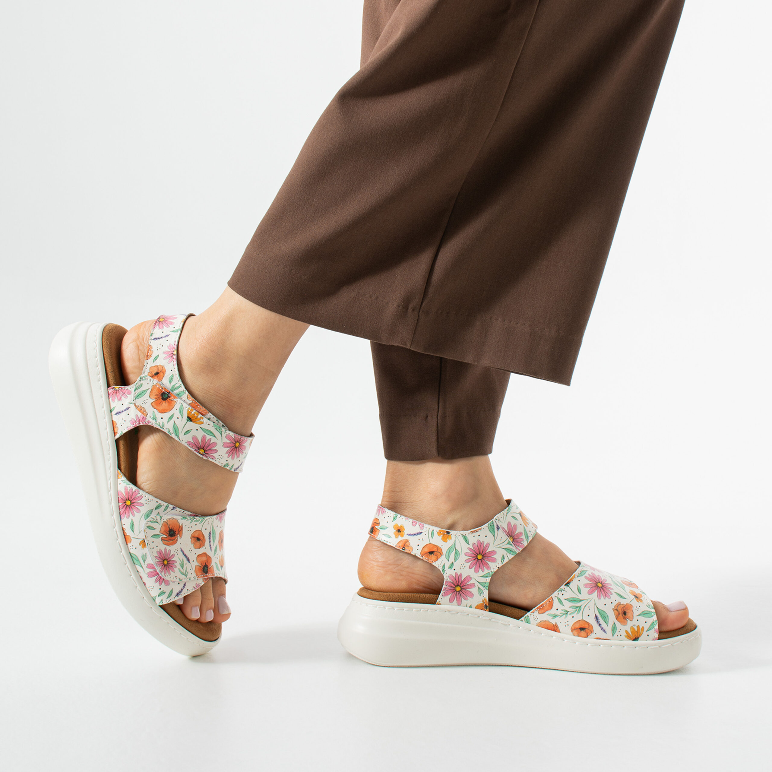 Sandali da donna in pelle con plantare estraibile e strappo Sandali e ciabatte da donna 4 Sandali da donna in pelle con plantare estraibile e strappo - Естествена кожа