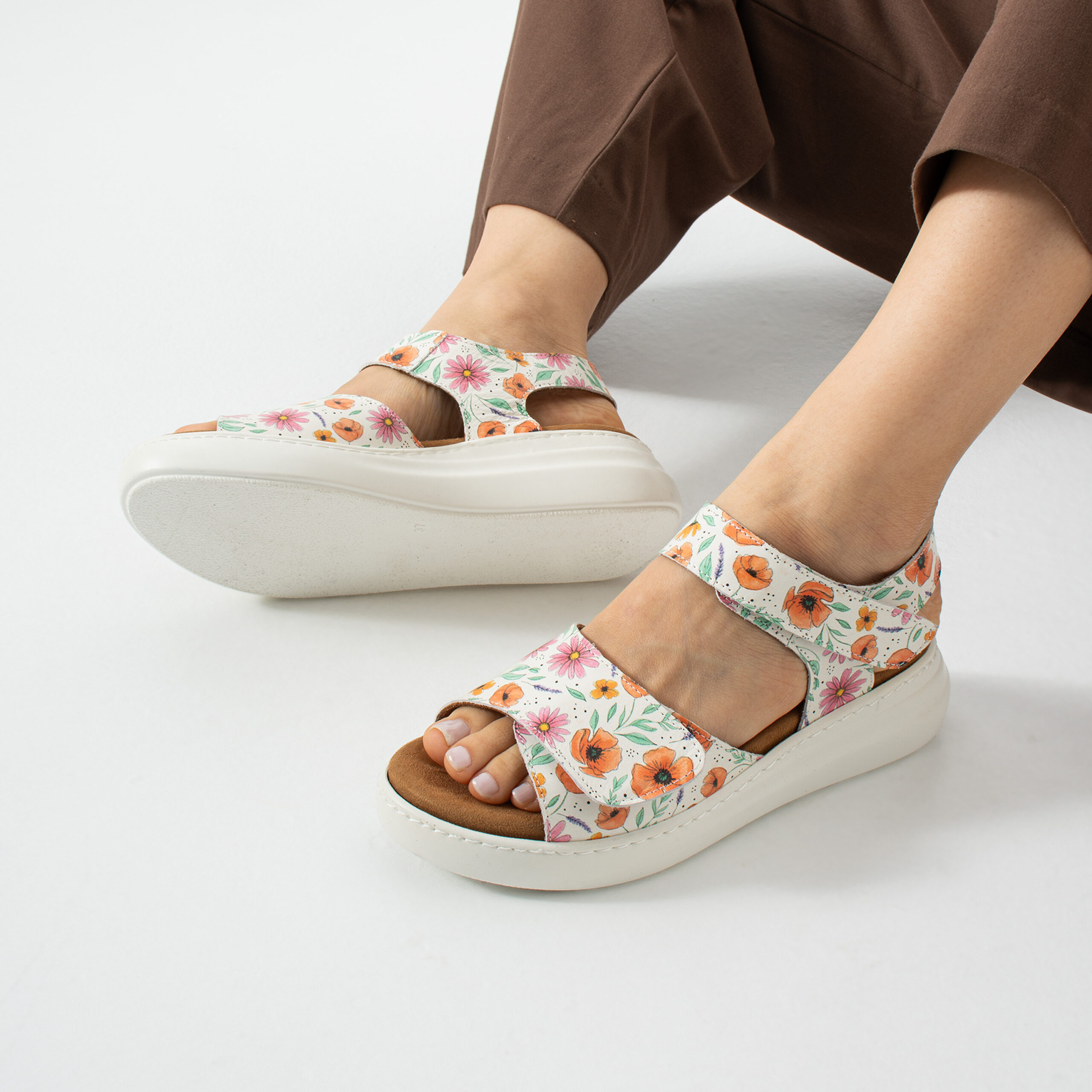 Sandali da donna in pelle con plantare estraibile e strappo Sandali e ciabatte da donna 5 Marea Botanica 10914 Бял Цветен