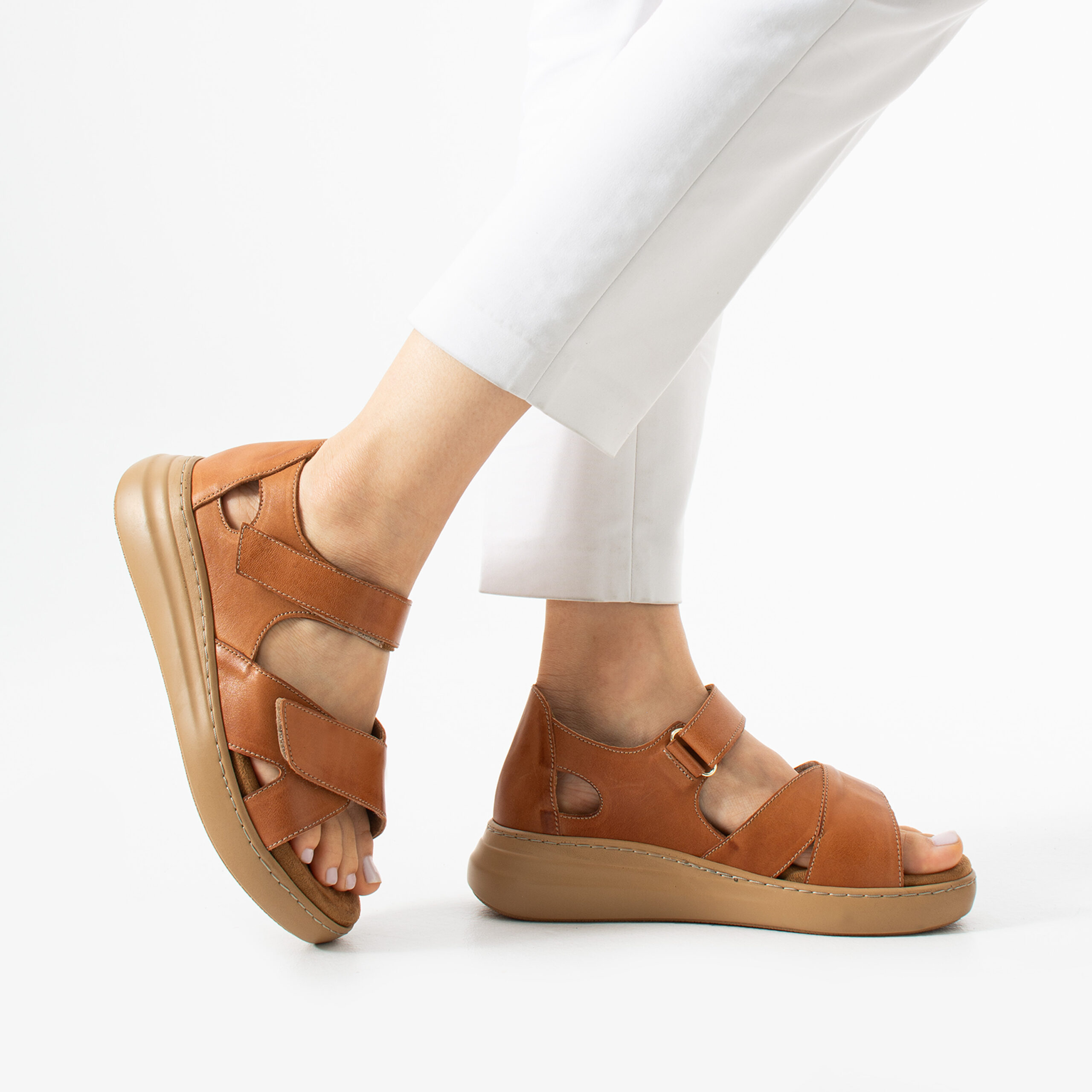 Sandali da donna in pelle con con tallone chiuso e plantare estraibile Sandali e ciabatte da donna 3 Donna Marena Toffee от Естествена кожа