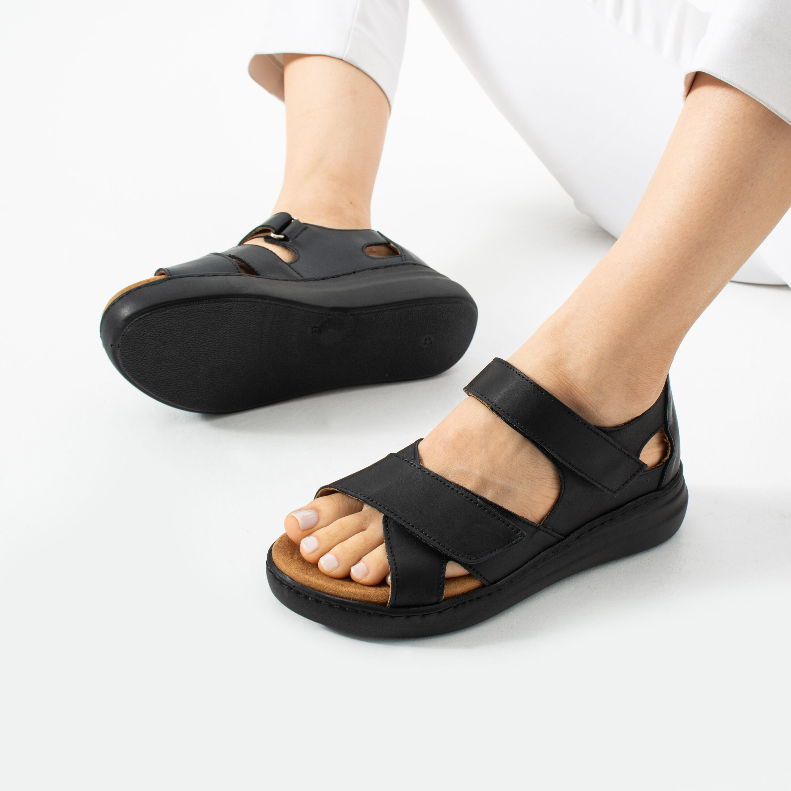 Sandali da donna in pelle con con tallone chiuso e plantare estraibile Sandali e ciabatte da donna 5 Marena Emerald 10918 Черен