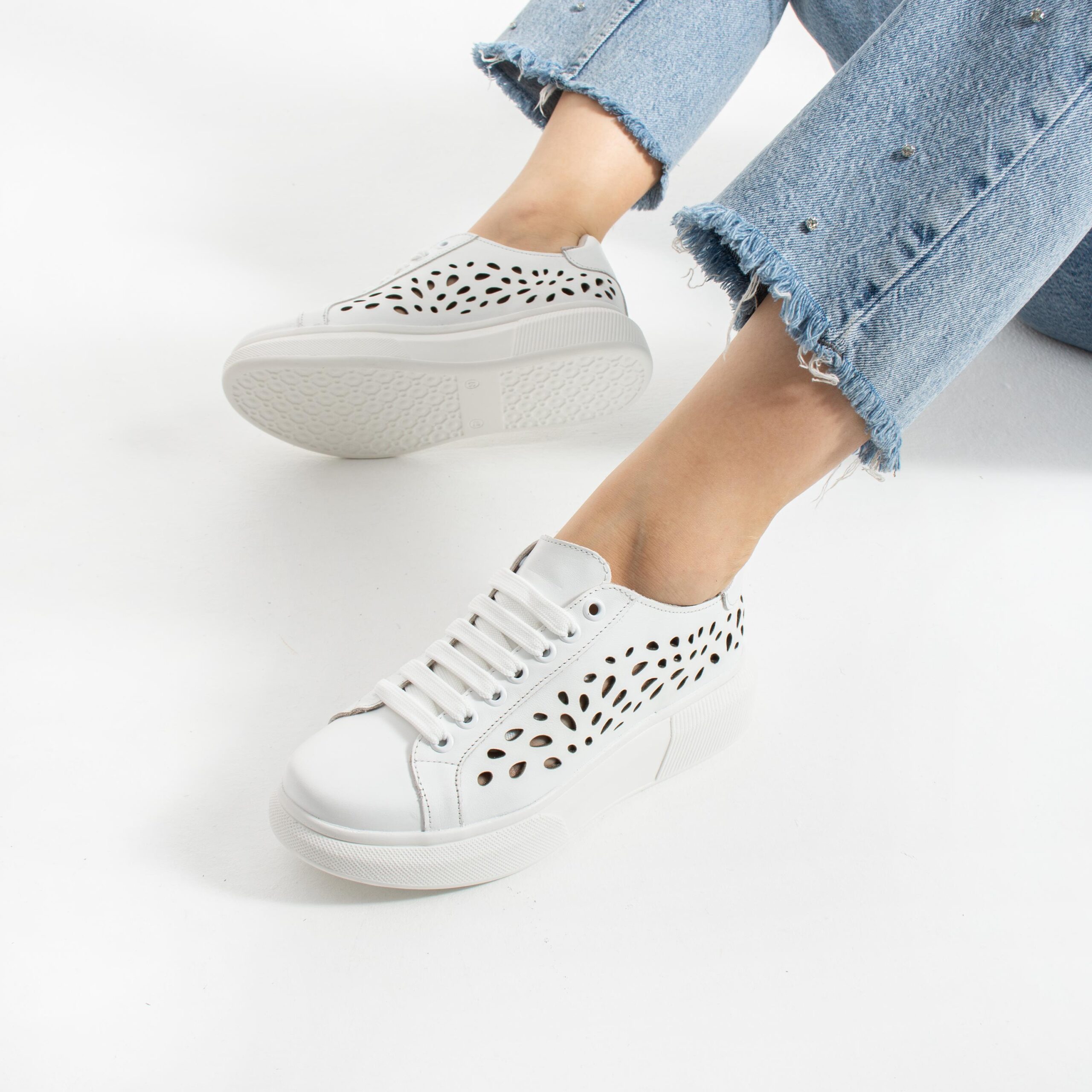 Sneakers bianche eleganti da donna in vera pelle Sneakers da donna 6 Sneakers bianche eleganti da donna in vera pelle - vista laterale