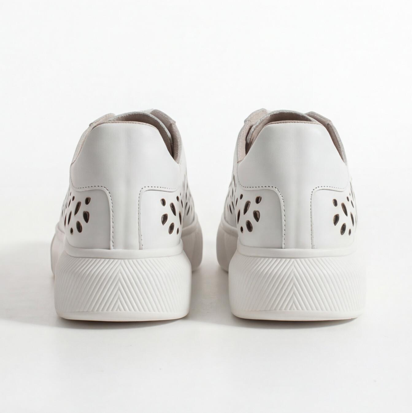 Sneakers bianche eleganti da donna in vera pelle Sneakers da donna 7 Sneakers bianche eleganti da donna in vera pelle - vista dall'alto