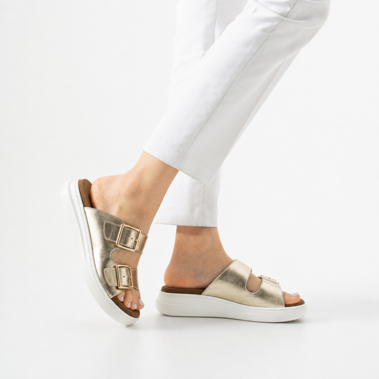 Ciabatte in pelle da donna con plantare estraibile Sandali e ciabatte da donna 6 Ciabatte in pelle da donna con plantare estraibile - vista laterale