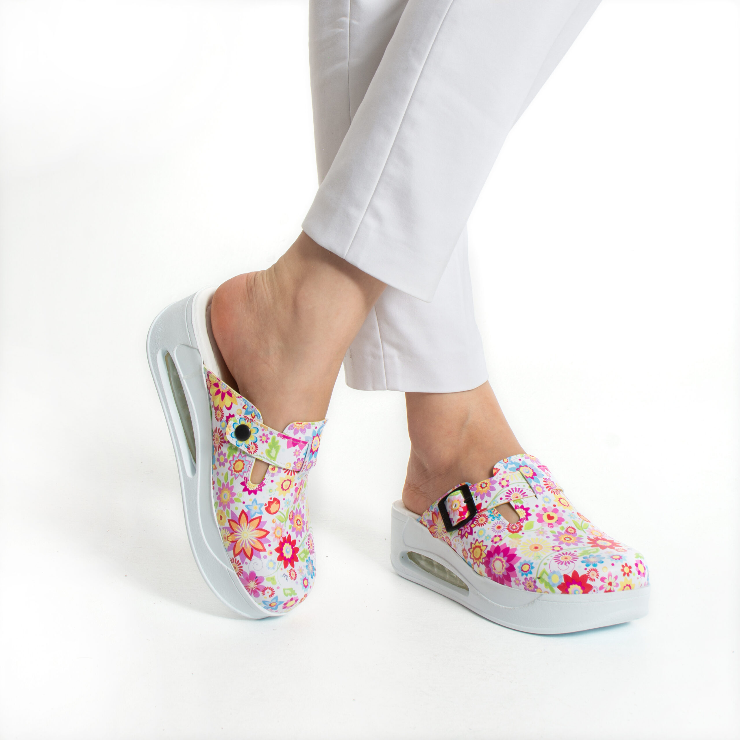 Zoccoli anatomici da lavoro con zeppa e stampa colorata Zoccoli da lavoro donna Шарени 3 Scarpe e ciabatte da lavoro donna Colourful World от Еко кожа