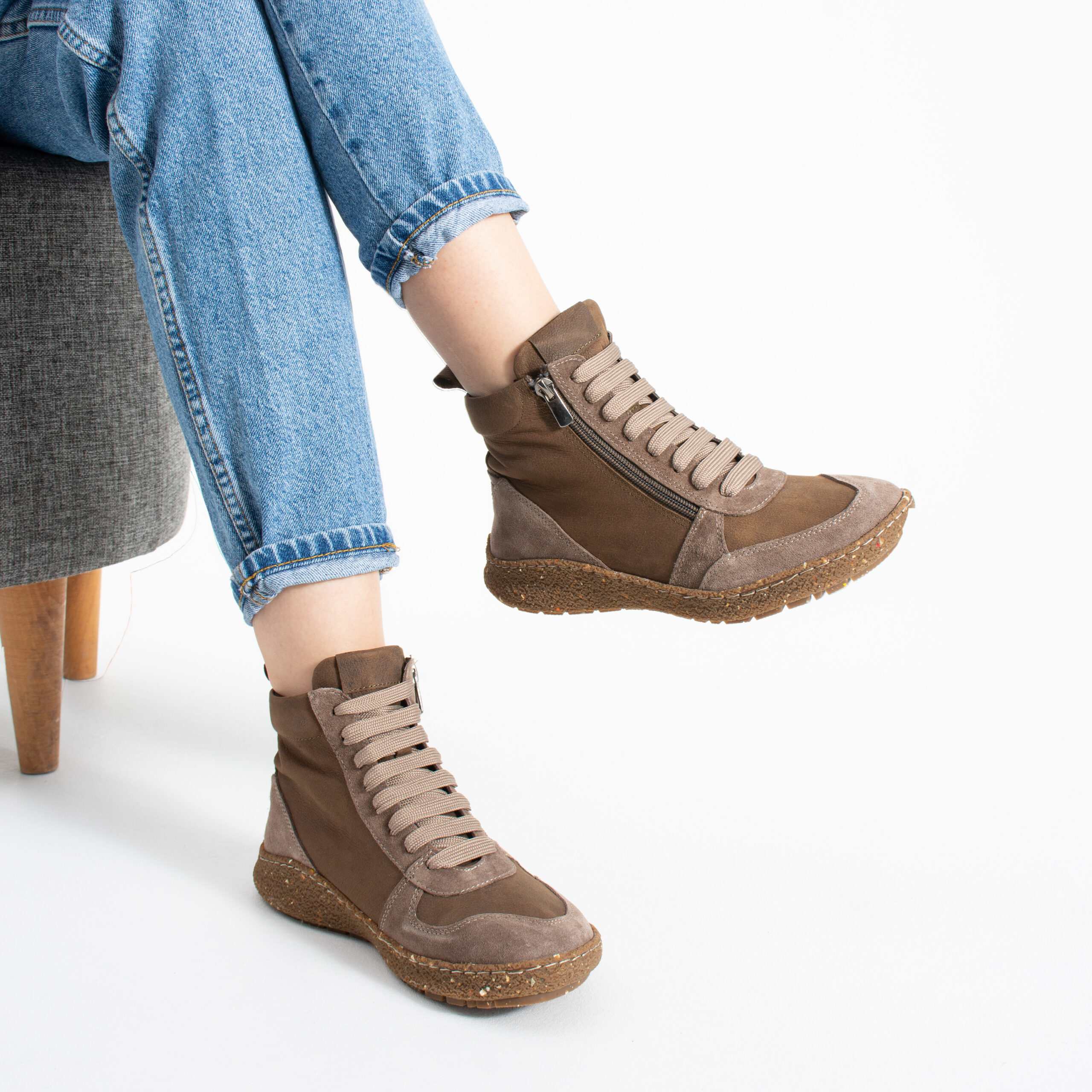 Stivaletti barefoot da donna in vera pelle con punta ampia Stivaletti e anfibi donna 4 Stivaletti barefoot da donna in vera pelle con punta ampia - Nabuk