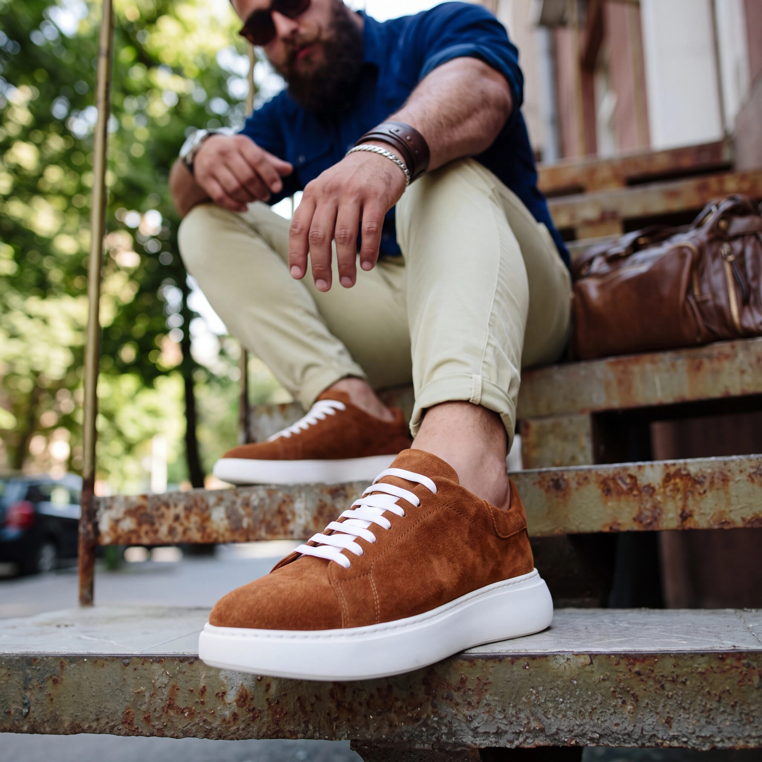 Sneakers uomo in vera pelle scamosciata Sneakers uomo 2 Sneakers uomo in vera pelle scamosciata - Кафяв
