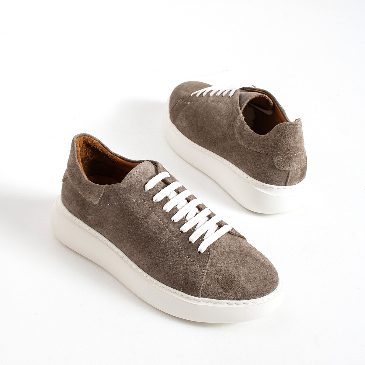 Sneakers uomo in vera pelle scamosciata Sneakers uomo 6 Sneakers uomo in vera pelle scamosciata - vista laterale