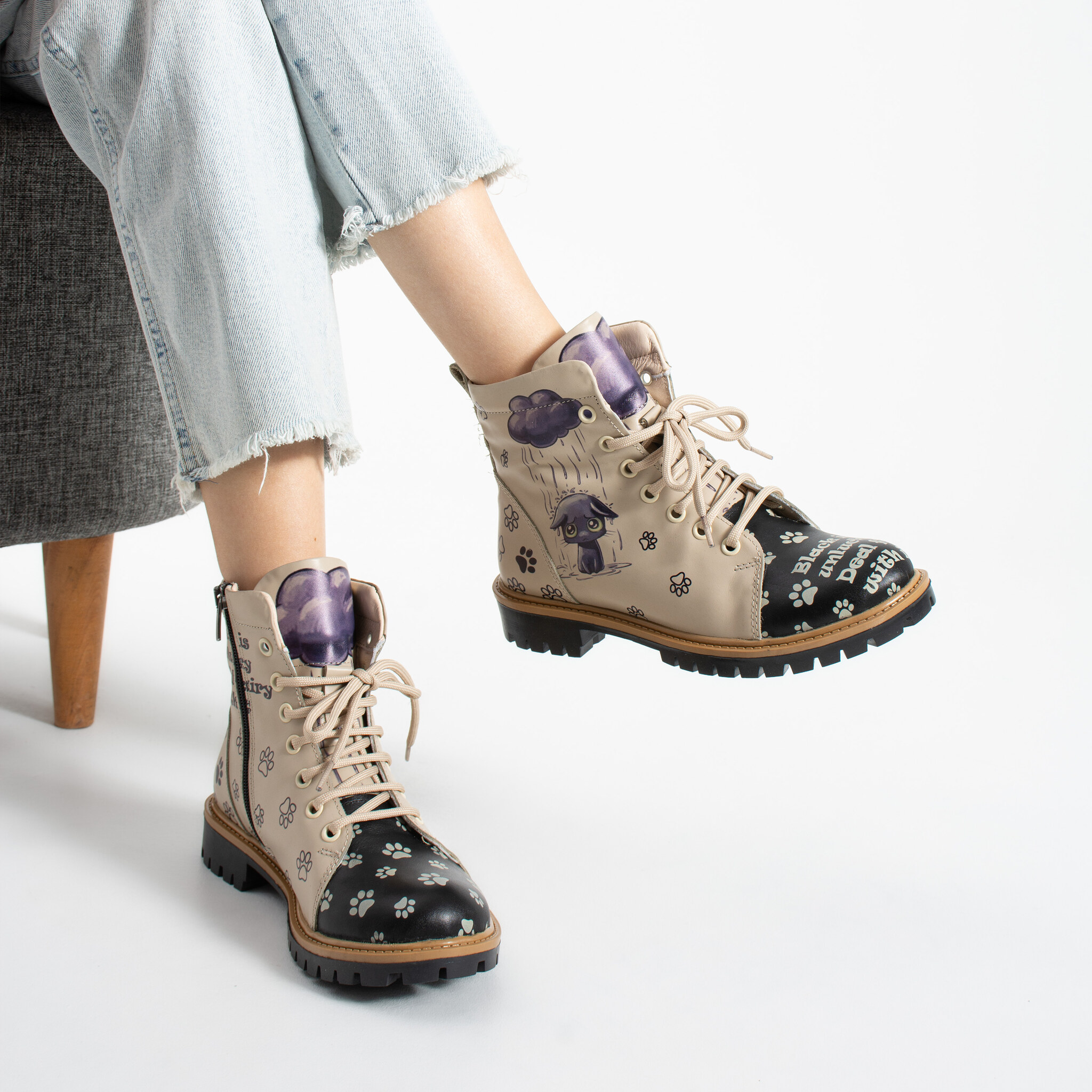 Anfibi da donna in pelle con stampa colorata Stivaletti e anfibi donna 4 Anfibi da donna in pelle con stampa colorata - Pelle
