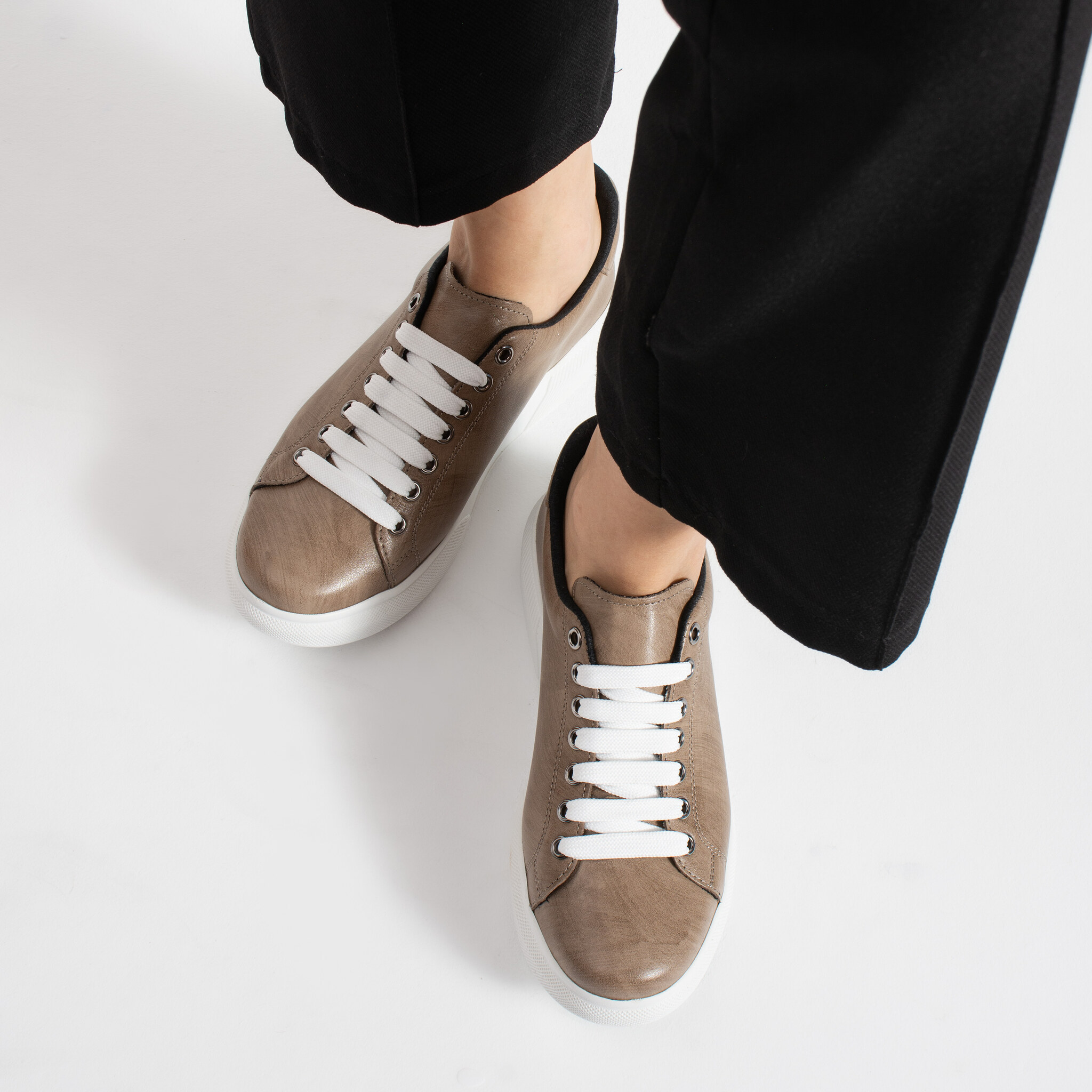 Sneakers eleganti da donna in vera pelle Sneakers da donna 3 Sneakers da donna - TSL Timeless Sandstone